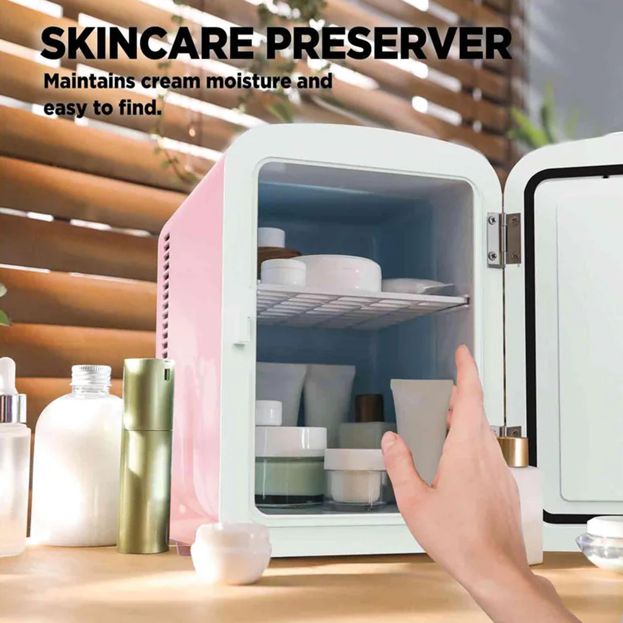 ثلاجة صغيرة